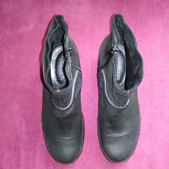 Merrell black leather boots. - Picture 4 of 7